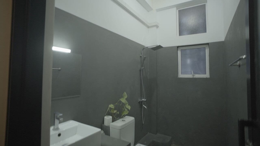 Bathroom 5, Hotel Star White Negombo, Negombo