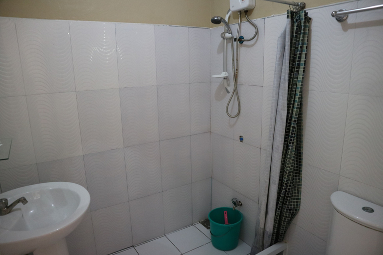 Bathroom 4, Cambriza Suites, Panglao