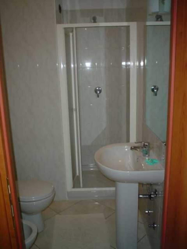 Bathroom 4, Hotel 2000, Milano