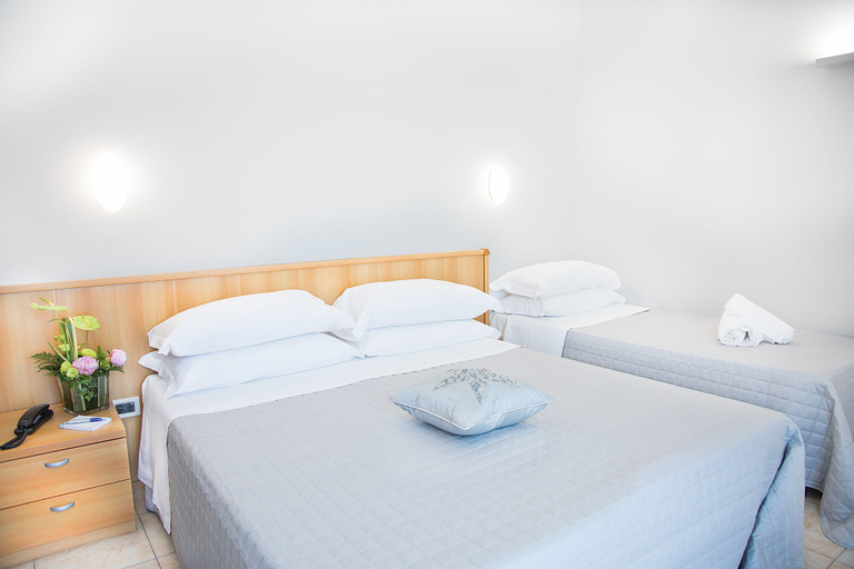 Bedroom 3, Hotel Adria, Teramo