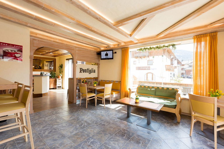 Others 5, Hotel Pontiglia, Sondrio