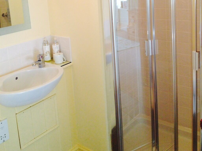 Bathroom 3, April Cottage, North Yorkshire