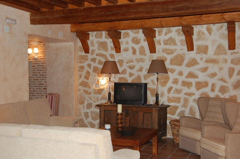 Others 5, La Casona de Doña Petra, Palencia