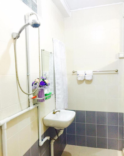 Bathroom 5, Pandora Motel, Yangon
