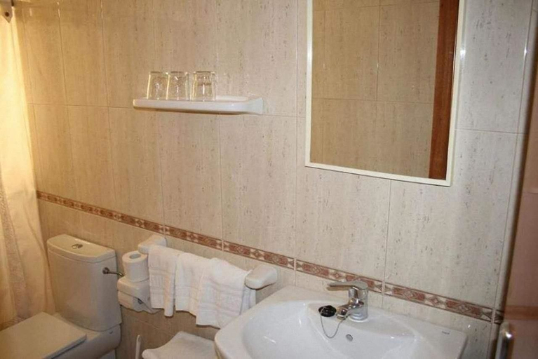 Bathroom 3, Hostal Mary, Girona