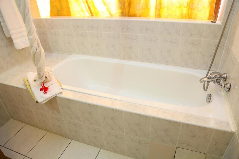 Bathroom 5, Coconut Grove Regency Hotel, Accra