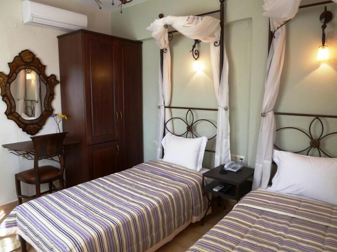 Bedroom 2, Xenios Zeus, Central Macedonia