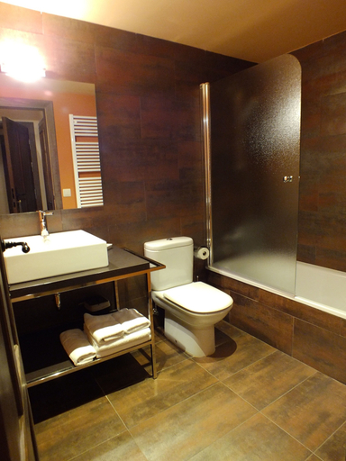 Bathroom 5, Hotel Areulo, Huesca