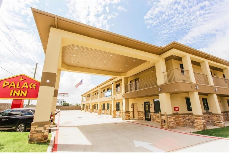 Exterior & Views 2, Palace Inn Conroe, Montgomery