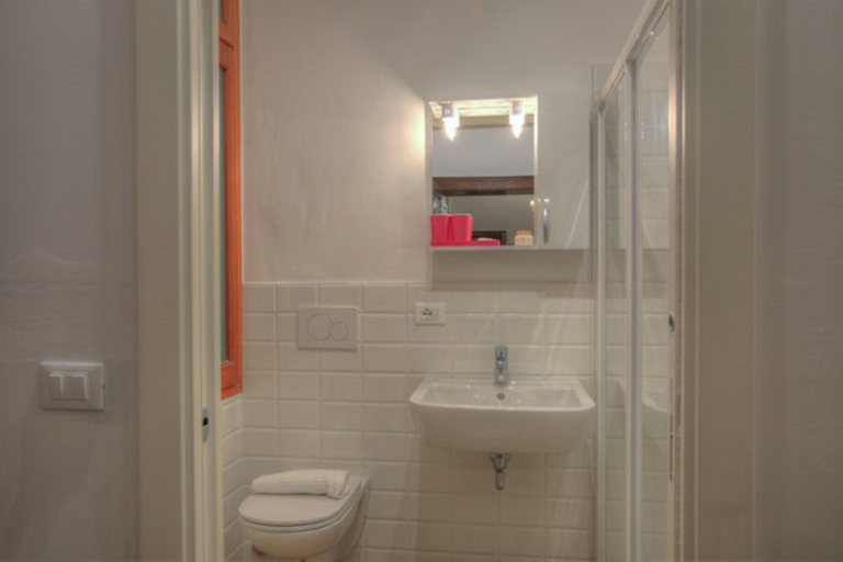 Bathroom 4, San Marco Schiavoni Apartments, Venezia