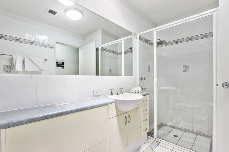 Bathroom 4, Lennox Beach Resort, Ballina