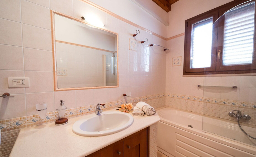 Bathroom 4, Villa Geraldina con piscina, Lecce
