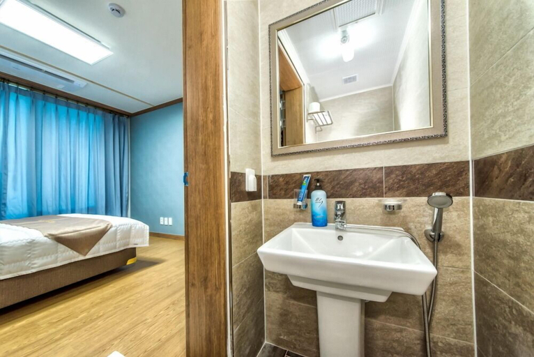Bedroom 3, Sea & Wave Pension, Seogwipo