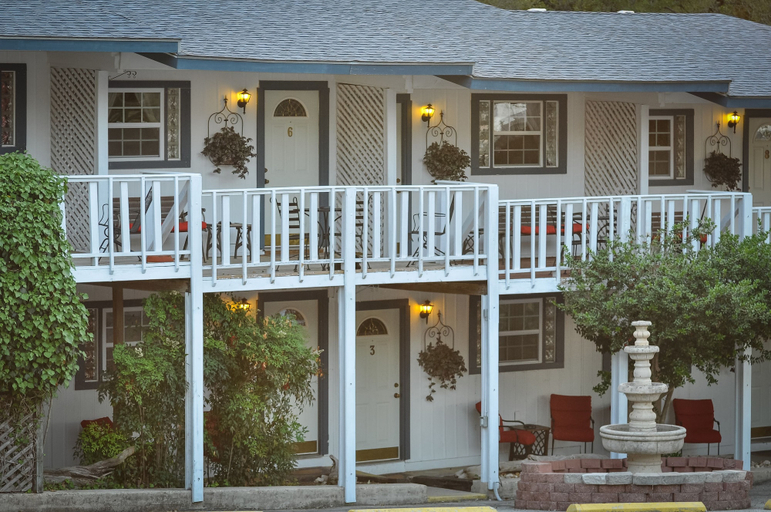 Exterior & Views, Holiday Lodge on Canyon Lake, Comal
