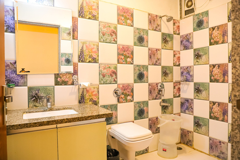 Bathroom 4, Hotel Shri Radha Nikunj Vrindavan Opposite Prem Mandir, Mathura