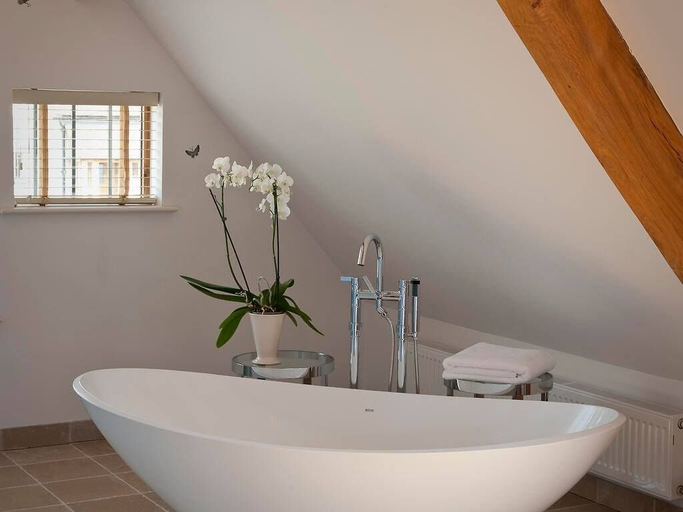 Bathroom, Eckington Manor, Worcestershire