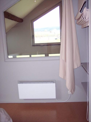 Bathroom 3, Dry Le Nou Menatye, Luxembourg