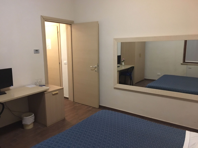 Bedroom 3, Blue Hotel Depandance, Mantua