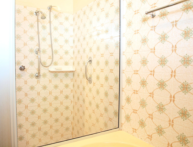 Bathroom 4, Capon Cottage, Broken Hill