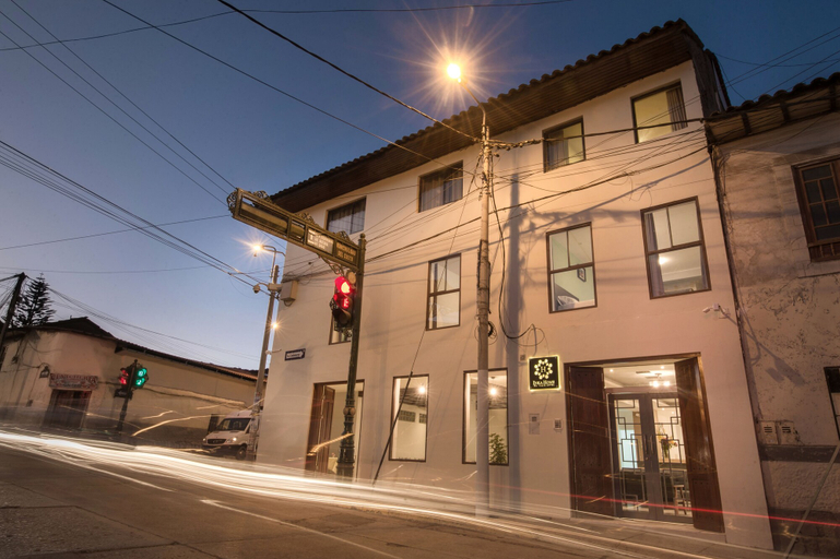 Exterior & Views
