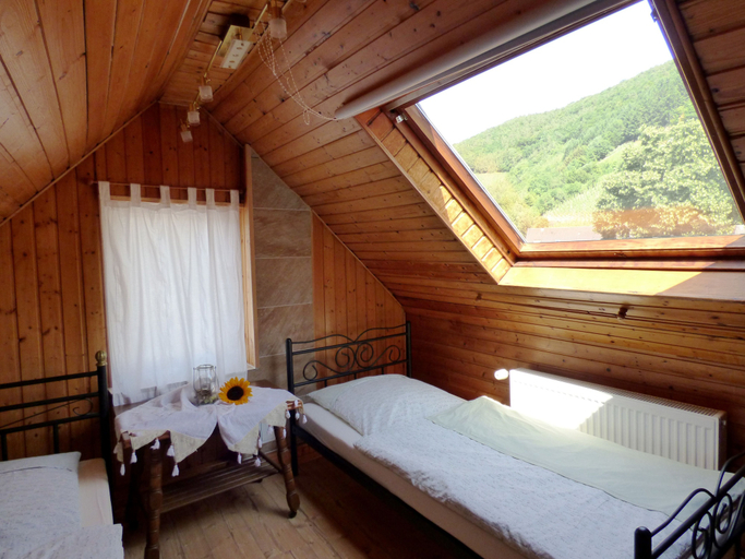 Bedroom 2, Relaxen im alten Winzerhaus, Ahrweiler