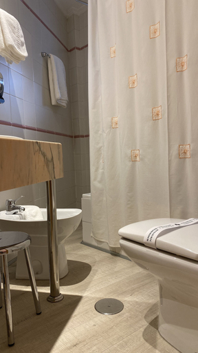 Bathroom 4, Hostal Paris, Valladolid