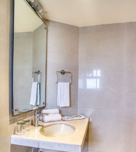 Bathroom 4, Roland Hotel, Kolkata