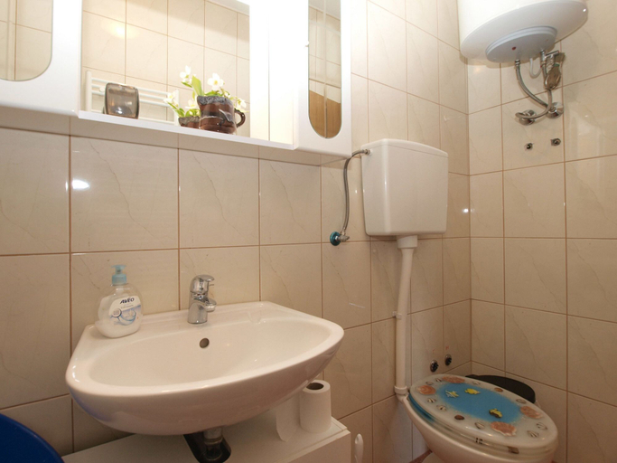 Bathroom 3, Apartment 91, Sveta Nedelja