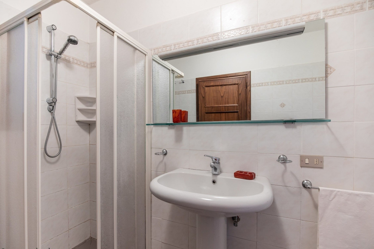 Bathroom 3, Casa Gabriello, Lucca