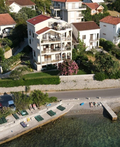 Exterior & Views 2, MaXhit Apartments