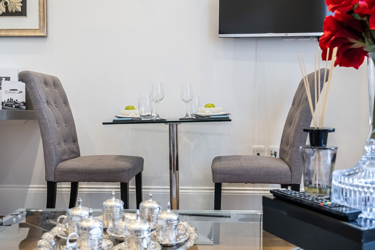 Food & Drinks 5, Lak Serviced Apartments, London