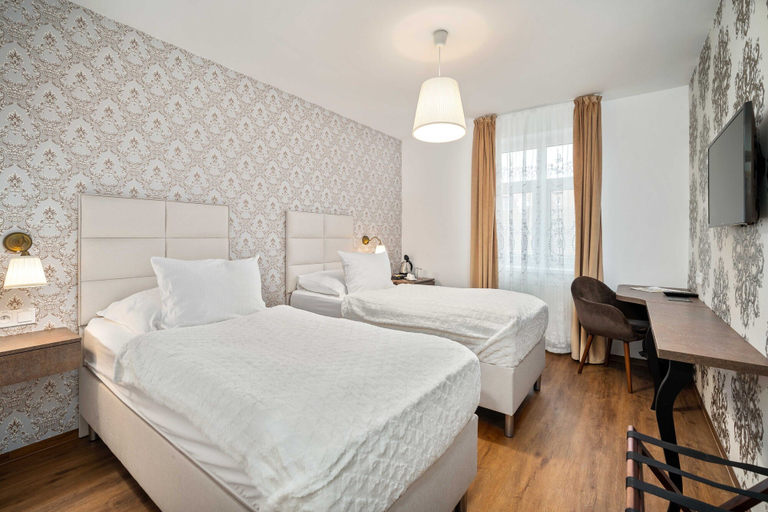 Bedroom 4, Hotel MAXPLAZA, Trnava