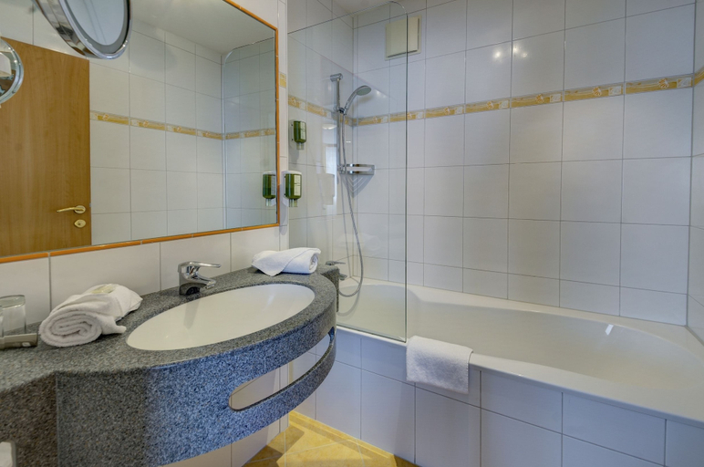 Bathroom 5, Vötter's Hotel, Zell am See