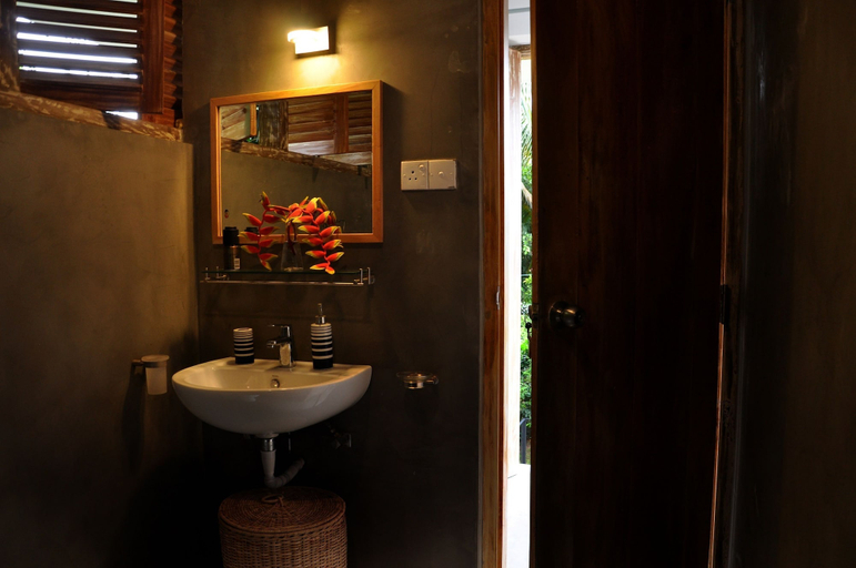 Bathroom 3, Sithu Villa Hikkaduwa, Hikkaduwa