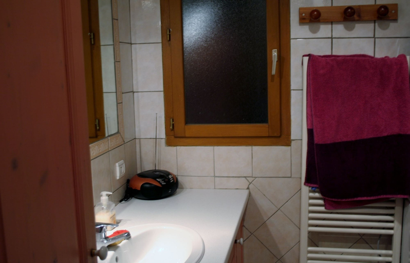 Bathroom 5, Les Crets, Savoie