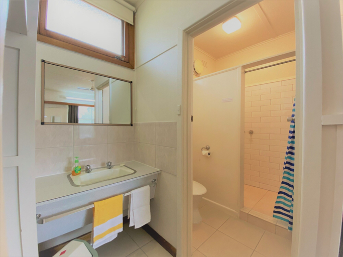 Bathroom 4, Terang Motor Inn, Corangamite - North