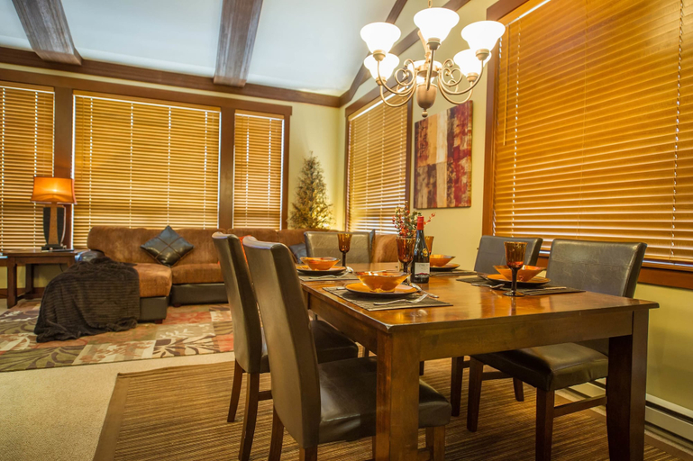 Food & Drinks 4, Stonebridge Lodge, Kootenay Boundary