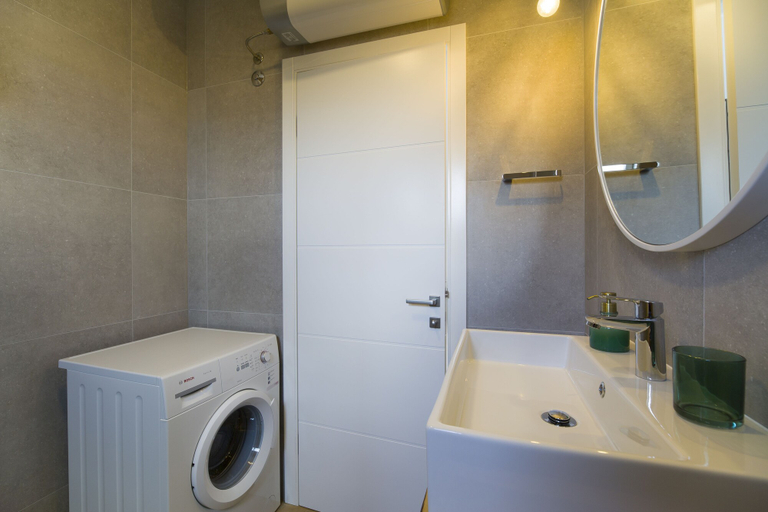 Bathroom 5, Bulli Croatia, Trogir