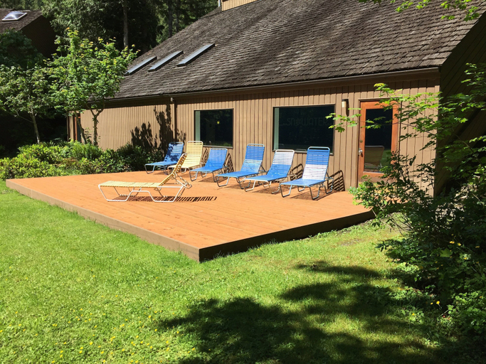Exterior & Views 2, 57SW - Fireplace - WiFi - Sleeps 6, Whatcom