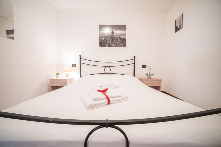 Bedroom 3, Bright Apartments Moniga - Castle Bells, Brescia