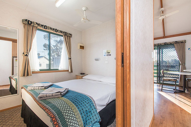 Bedroom 3, Kapunda Tourist Park, Light