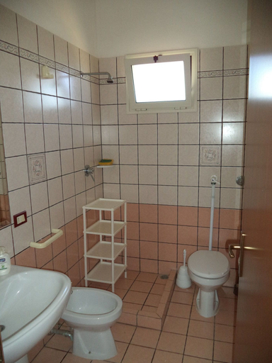 Bathroom, La Finestrella, Trapani
