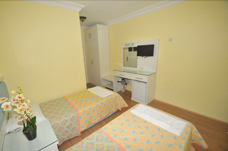 Bedroom 2, Ilkiz Beach Hotel, Fethiye