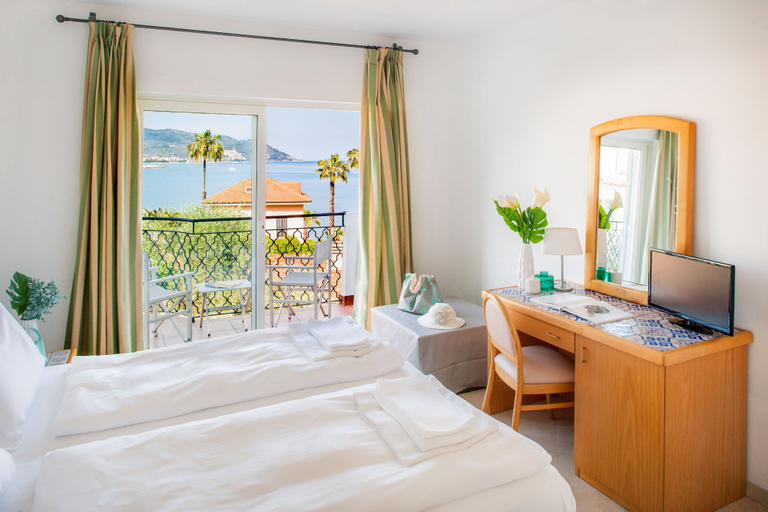 Bedroom 2, Hotel Moresco, Imperia