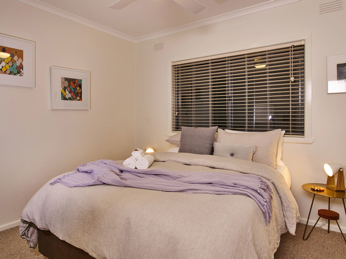Bedroom 2, Northbank House, Alpine - East