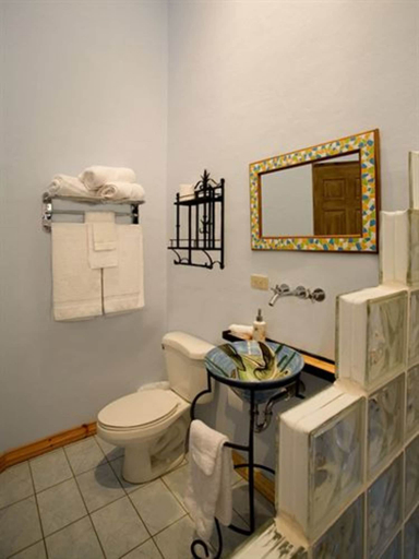 Bathroom 3, Out of Bounds Hotel, Escazú