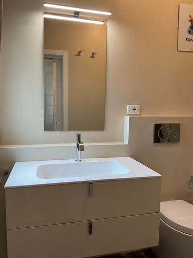 Bathroom 3, Mont, Florence