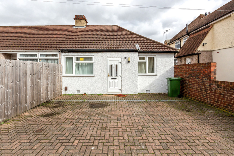 Exterior & Views 2, HiikotsHomes - Dartford, Kent