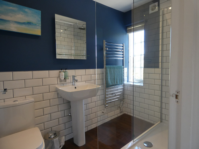 Bathroom 4, The Sloop Inn, Devon