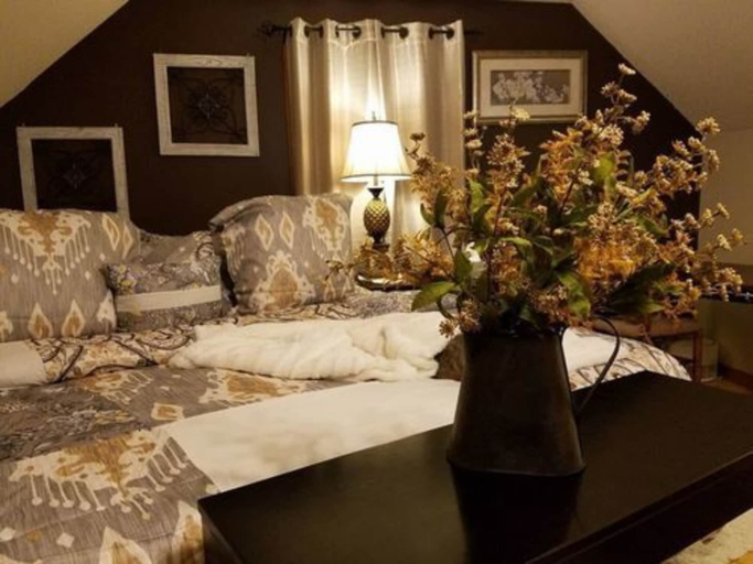 Bedroom 2, Blue Ridge Manor B&B, Carroll